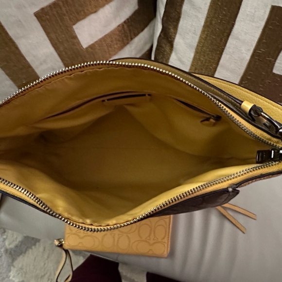 Coach Tan and Brown Signature Shoulder Bag/Crossbody with matching wallet - Picture 10 of 14